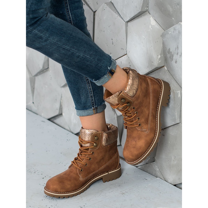 SDS Kamelinetsijät ruskea 1