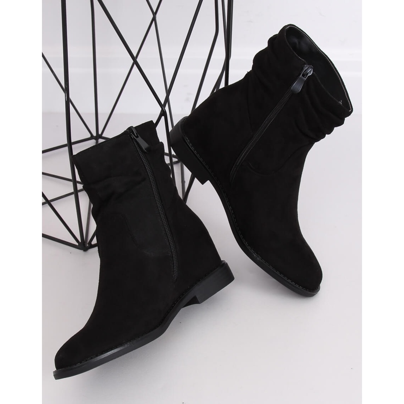 Mustat saappaat piilotetulla kiilakorolla 2C8AX7680-1 Musta 1