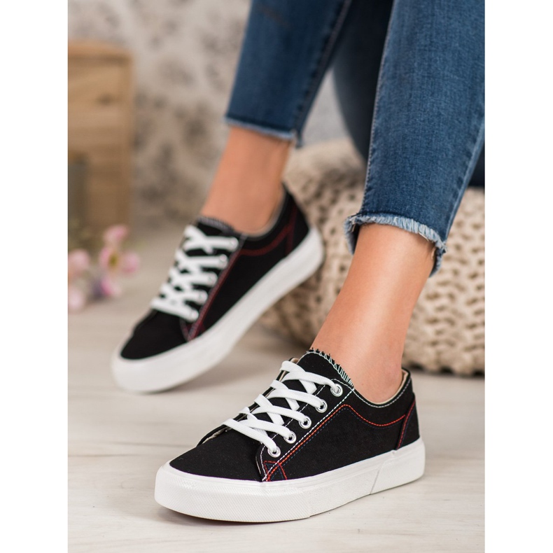 Kylie Mustat lenkkarit 2