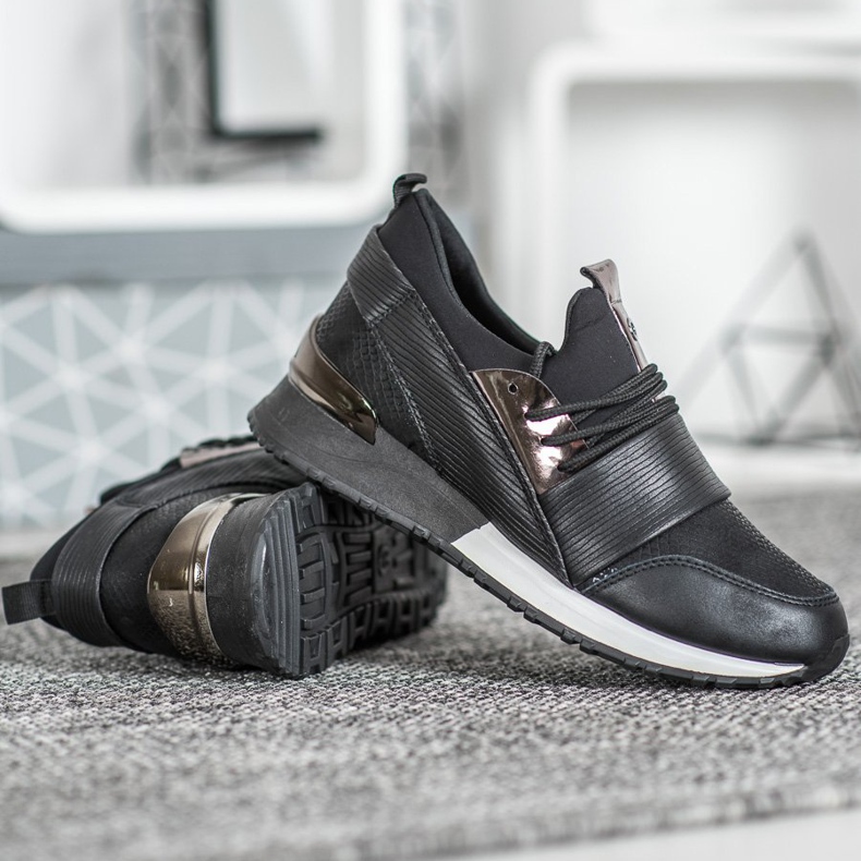 Muto Urheilukengät lavalla musta 2