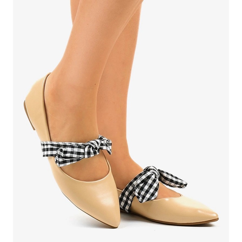 BM Beige baleriini, jossa nyöritysjouset NK07P 1