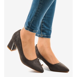 Harmaat mokkapumput L439 -pilarissa 2