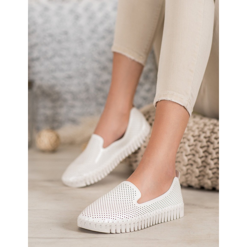 Goodin Valkoiset herrat lavalla valkoinen 1