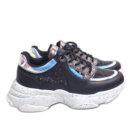 Mustat urheilukengät, joissa HL-08 1