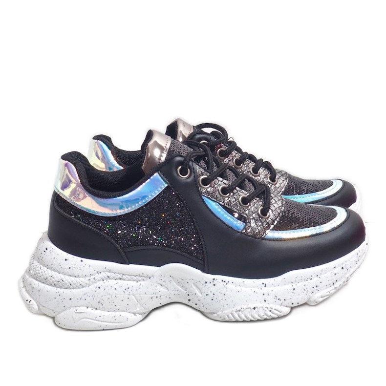 Mustat urheilukengät, joissa HL-08 1