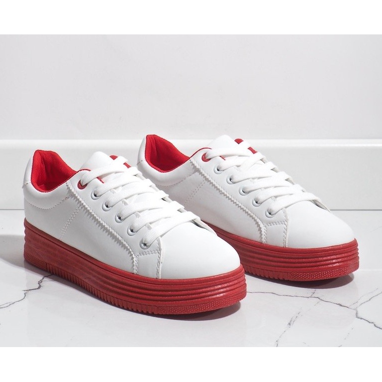 Valkoiset lenkkarit paksulla punaisella pohjalla W-68 valkoinen punainen 2