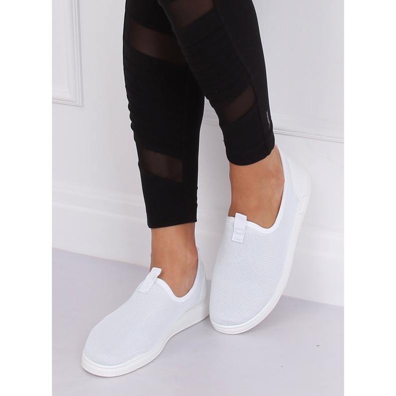 1066 Valkoiset lenkkarit valkoinen 1