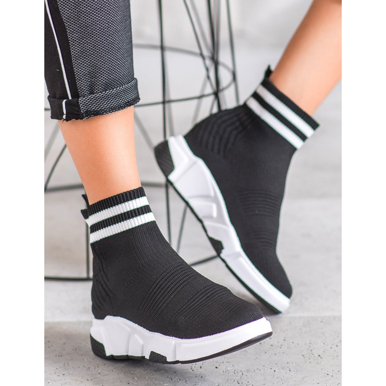 SHELOVET Slip-on kengät hihnoilla musta 2