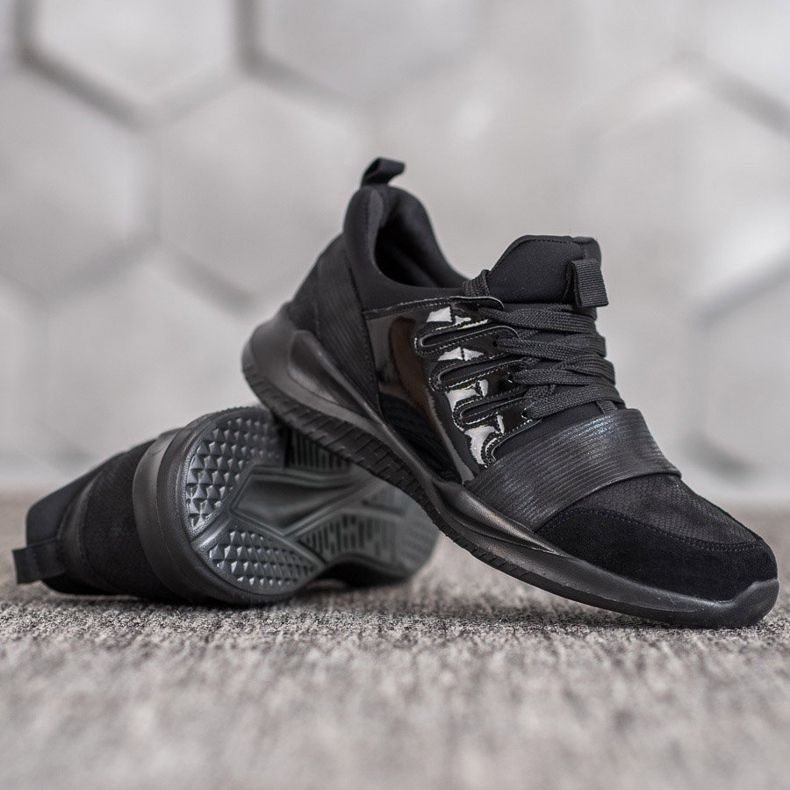 SHELOVET Mustat urheilukengät 1