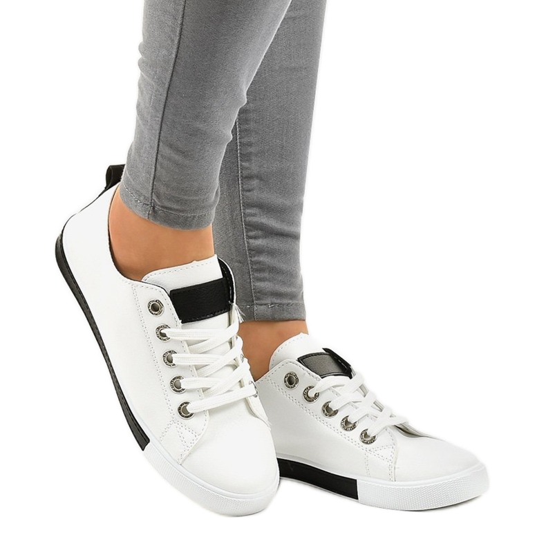 1016 valkoista klassista lenkkaria valkoinen musta 2