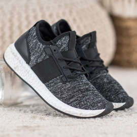 Bona Urheilukengät lavalla musta 2