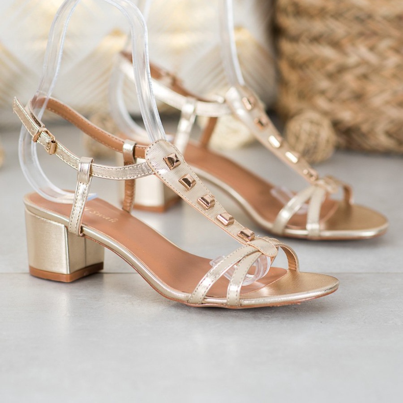 Small Swan Kultaiset sandaalit nastoilla kultainen 1