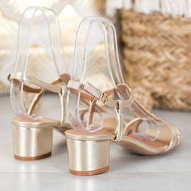 Small Swan Kultaiset sandaalit nastoilla kultainen 2