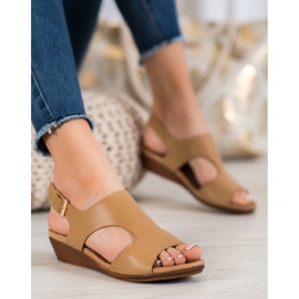 Small Swan Beige Wedge Sandaalit 1