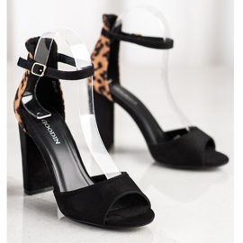 Goodin Pumput, joissa on pilkkuja ruskea musta 2