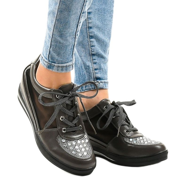 Harmaat mesh-lenkkarit kiilassa TL-29 1