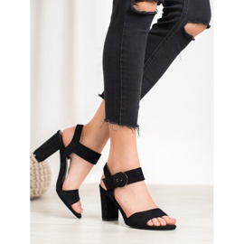 Mustat sandaalit baarissa VINCEZA 2