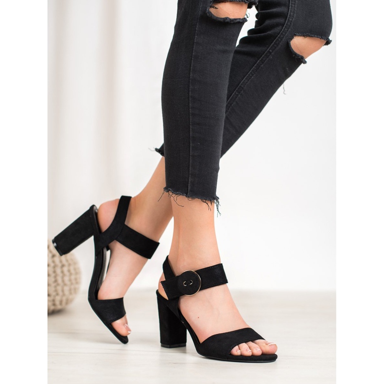 Mustat sandaalit baarissa VINCEZA 2