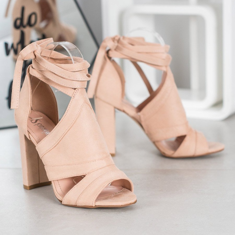 Seastar Sidotut sandaalit postissa beige 1