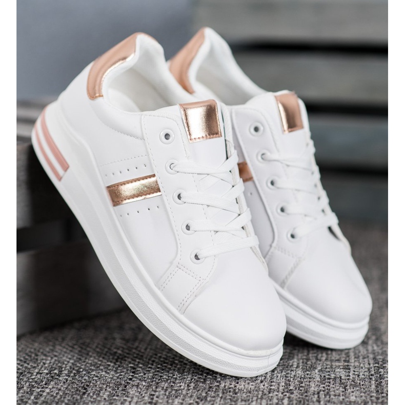 SHELOVET Urheilujalkineet kultaisilla lisäosilla valkoinen 2