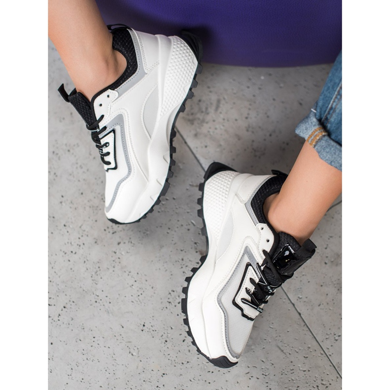 SHELOVET Tennarit mustalla pohjalla valkoinen 1