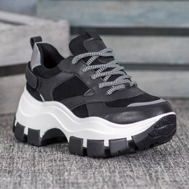 Weide Mustat lenkkarit lavalla 1