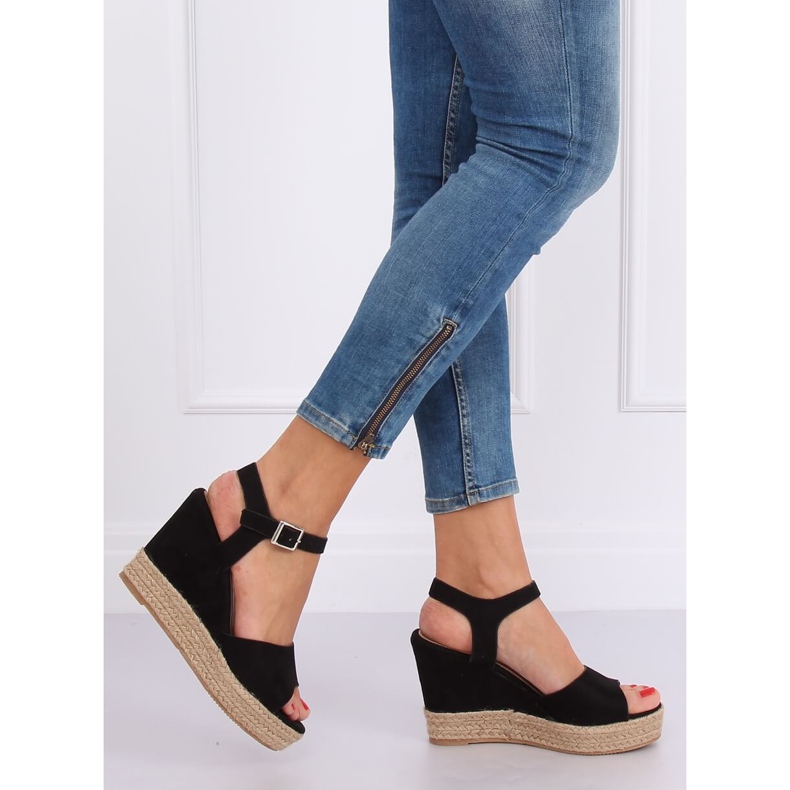 Mustat sandaalit kiilakorolla 9R195 Musta 1