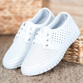 Kylie Nahka murtuu alustalla valkoinen 1