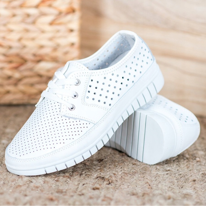 Kylie Nahka murtuu alustalla valkoinen 2