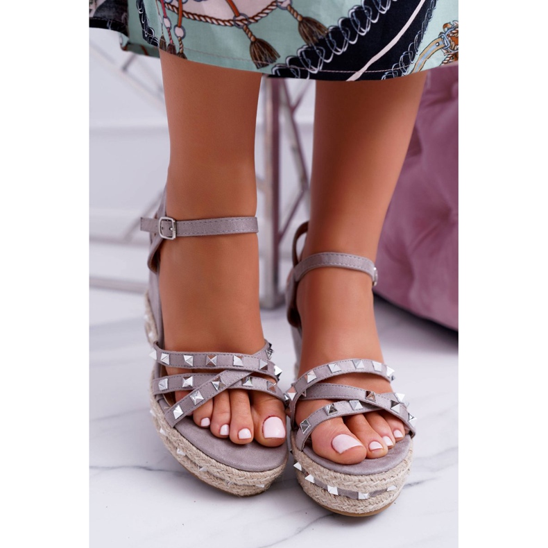 SEA Naisten harmaat sandaalit kiilassa Amare Studs 2