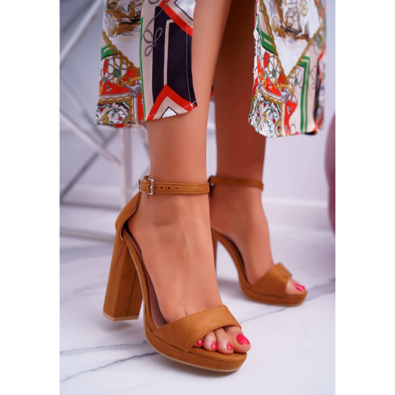 ADY Naisten sandaalit kantapäällä Camel Debora ruskea 2