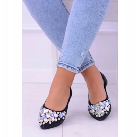 Lu Boo -musta ballerinat jopa elastisilla kivillä 1