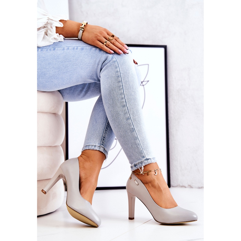 Naisten pumput harmaalla postilla Sergio Leone 2