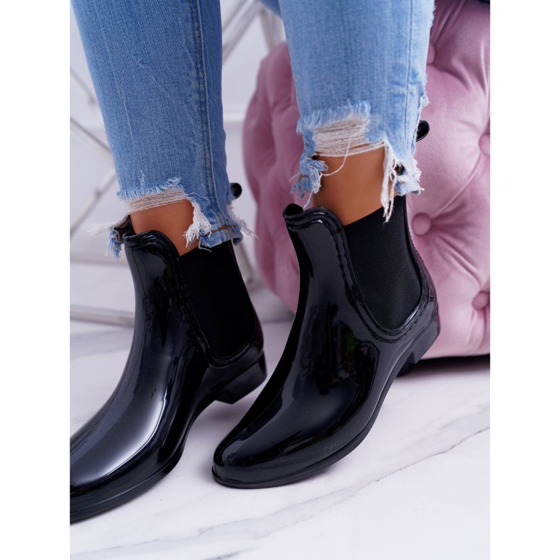 Naisten lakatut mustat slip-on galoshes 2