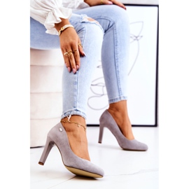 Naisten harmaat mokkanahkapumput baarissa Sergio Leone Campbell 1