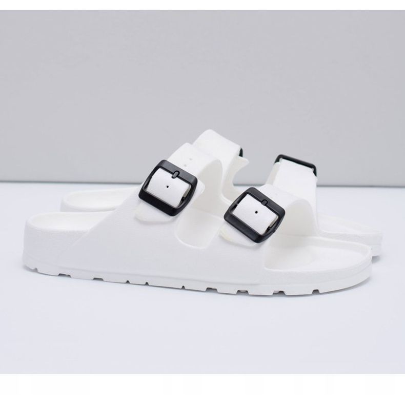 Flameshoes Miesten valkoiset puutarhavalotossut valkoinen 1