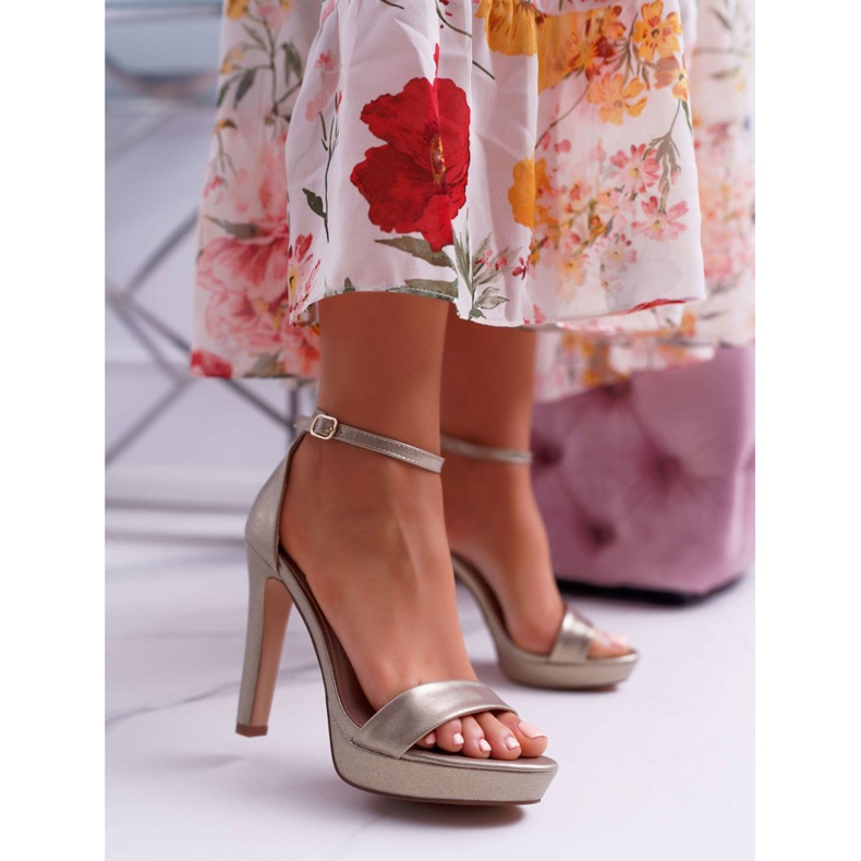 Moow Naisten sandaalit korkealla korolla kulta Ellania Platform kultainen 1