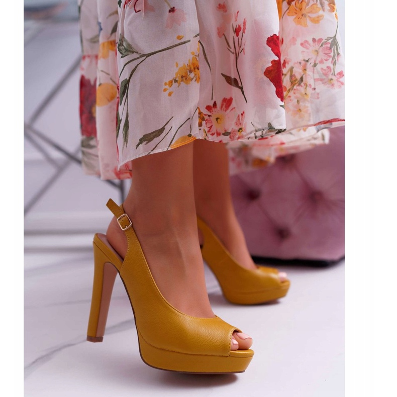 Moow Naisten sandaalit korkokenkiä keltainen Lorajn 1