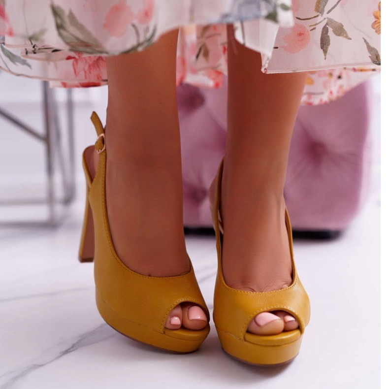 Moow Naisten sandaalit korkokenkiä keltainen Lorajn 2