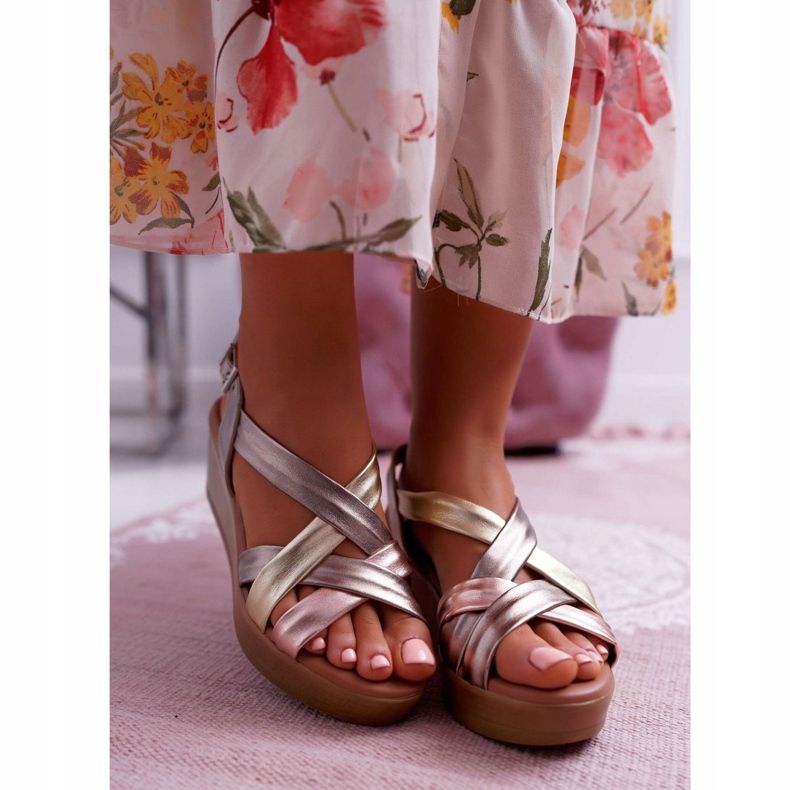 Naisten sandaalit nahkakiiltoilla Maciejka ESP27-25 / 00-1 kultainen 2