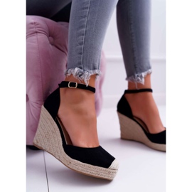 BUGO Naisten sandaalit kiilapellavalla Musta Tammaris 1