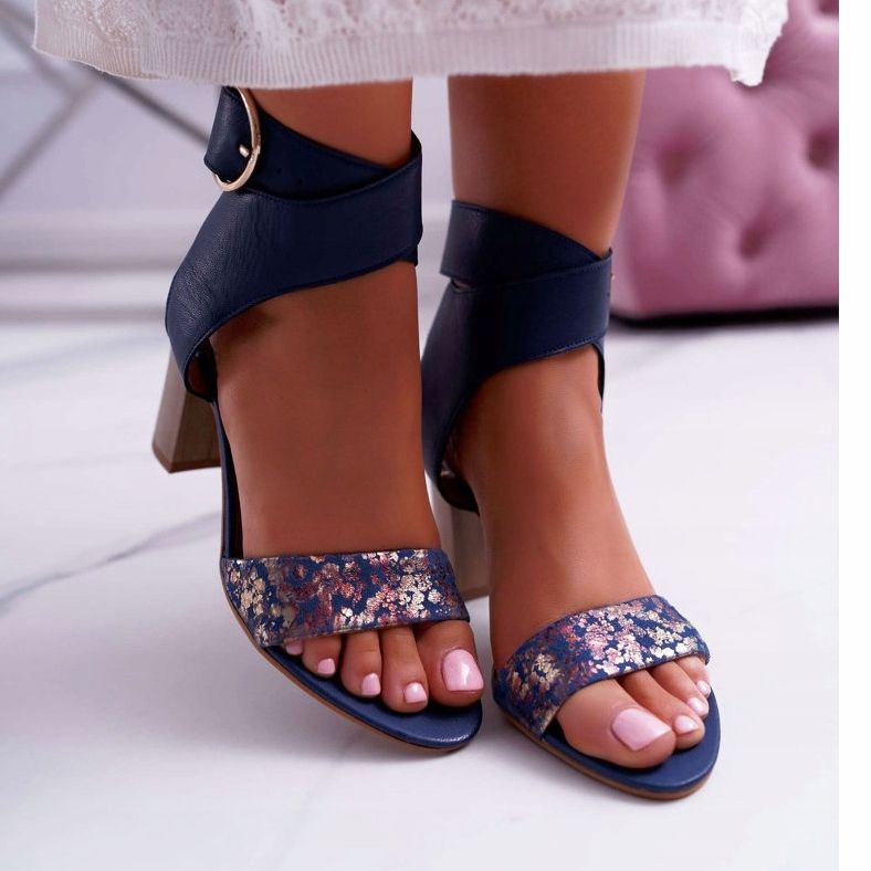 Nahkaiset naisten sandaalit Maciejka kantapäässä laivastonsininen 03597 2