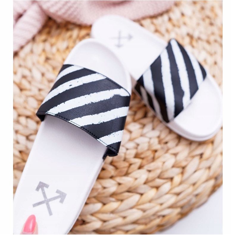 Aynna Naisten valkoiset tossut valkoinen musta 1