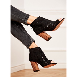 SEA Naisten saappaat kantapäässä Suede Openwork Black Papillon musta 1