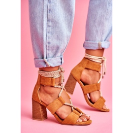 SEA Naisten sandaalit kantapäässä Sidottu mokkanahka Camel Amore ruskea 1