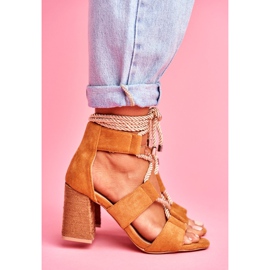 SEA Naisten sandaalit kantapäässä Sidottu mokkanahka Camel Amore ruskea 2