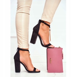 FW1 Mustat mokkanahkaiset sandaalit baarissa, jossa on Annick Fringe 1