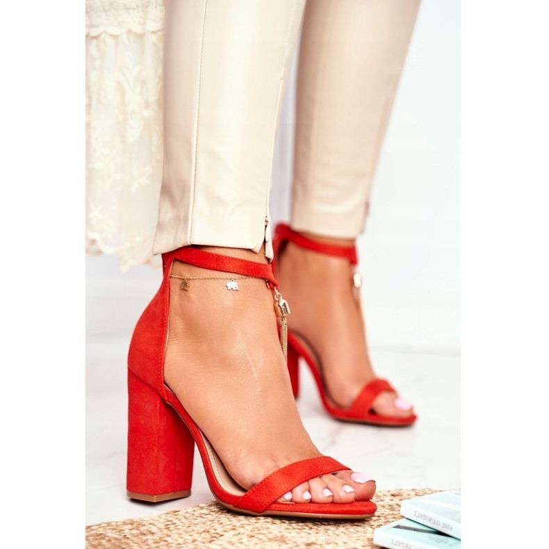 FW1 Oranssi mokkanahka sandaalit baarissa Annick Fringe kanssa 1