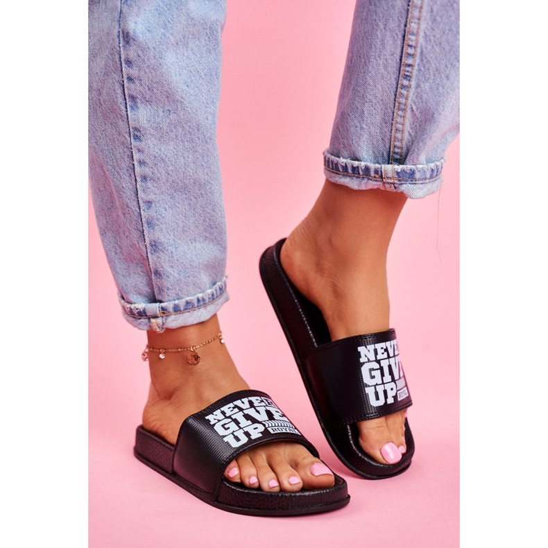 ADY Naisten tohvelit eivät koskaan anna periksi Kulta Musta Valkoinen 1