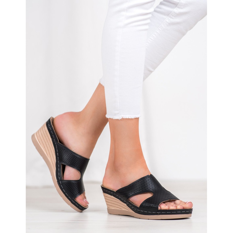 GOLL Kevyet kiilatossut musta 1